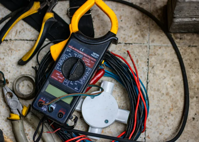 Ne bízd a véletlenre az elektromos biztonságot - Orbán Adorján ev.